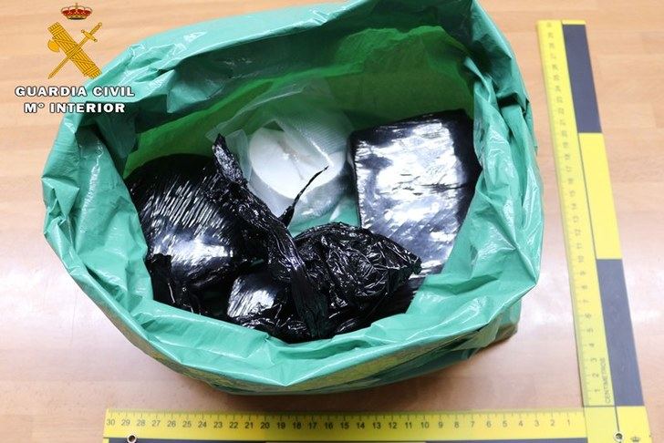 La Guardia Civil de Albacete detiene a dos personas por tráfico de drogas y les intervienen 684 gramos de cocaína