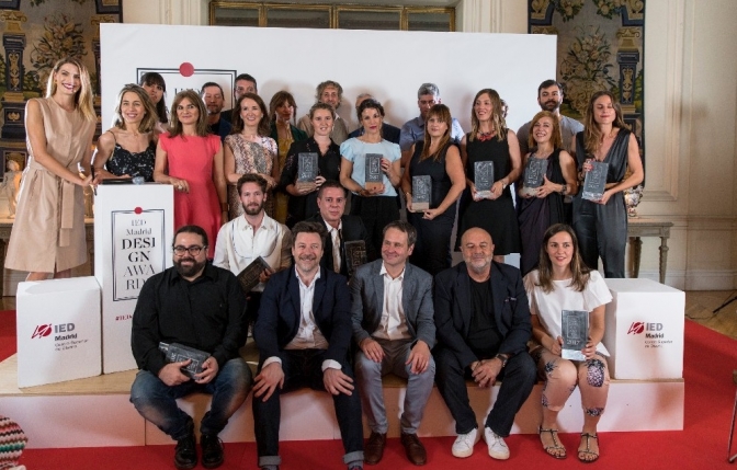Juan Carlos Pajares recibe el galardón a la Mejor Dirección Creativa en los IEDesing Awards