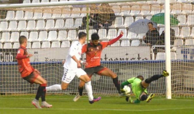 El Albacete Balompié gana al Mensajero (1-2) y roza el título de campeón