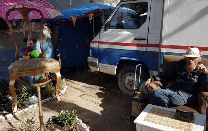 Soriano quiere medidas excepcionales del Ayuntamiento de Albacete para ayudar al artista sin techo Miguel Pérez, que vive en un furgón en la calle Virgen del Pilar