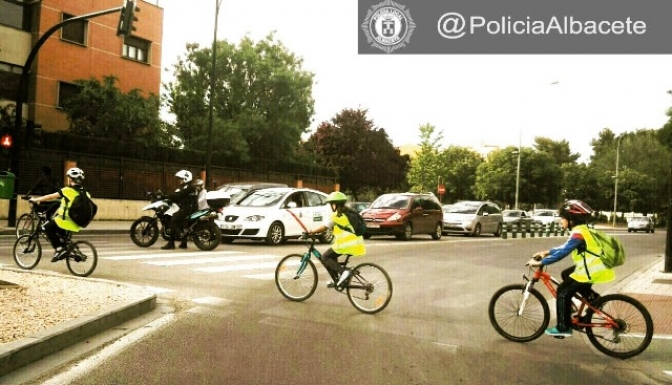 La Policía Local explica a los escolares de Albacete las normas para ir en bicicleta