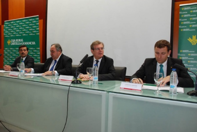 El rector inaugura el primer curso de verano de la UCLM centrado en la gestión pública