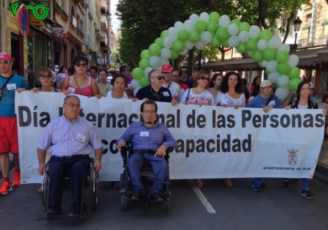 Varios miembros del equipo de gobierno del Ayuntamiento de Albacete participan en la  marcha por la Igualdad