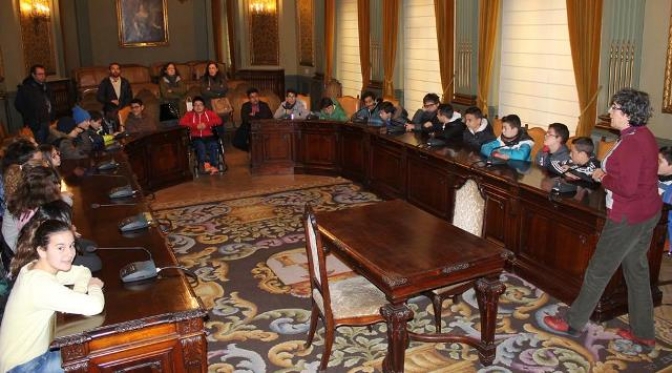 Visita de los alumnos del Tomás Navarro Tomás de Albacete a la Diputación