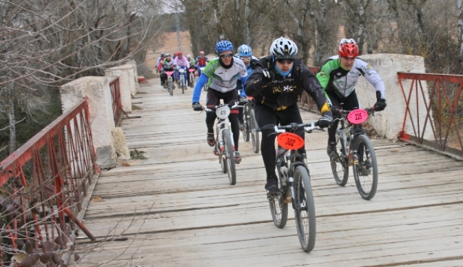 Villamalea espera a los ciclistas del Circuito Provincial de BTT en una carrera con bellos paisajes