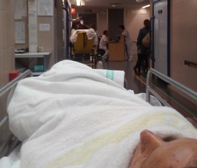 Urgencias saturadas y camillas en los pasillos del hospital de Guadalajara, denuncia del PSOE