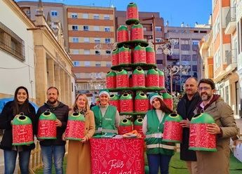 Ecovidrio, Ayuntamiento de Almansa y Diputación de Albacete plantan un árbol de navidad muy especial