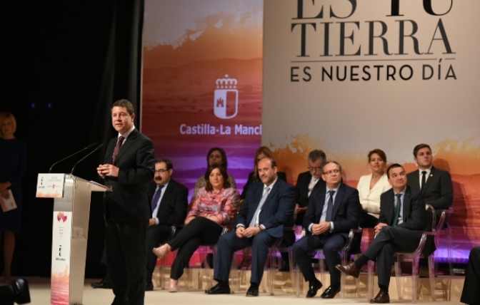 La Junta  celebra los 34 años de autonomía de Castilla-La Mancha de la mano de los agentes sociales y económicos