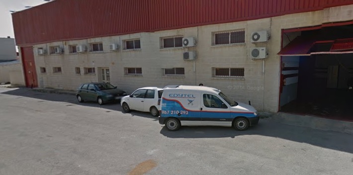 Un trabajador herido al caerle encima un portón en la empresa Edytel de Albacete