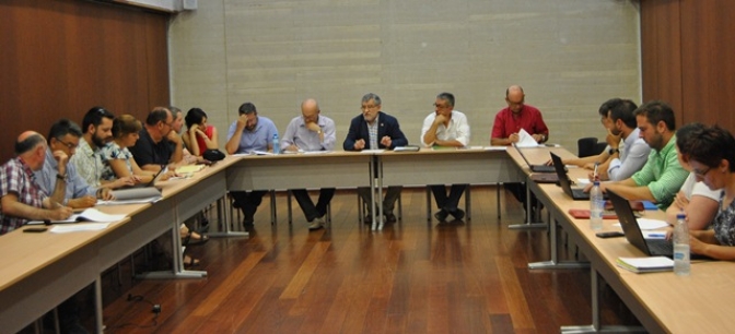 El consejero de Educación de Castilla-La Mancha entrega a los sindicatos un borrador sobre mejoras y condiciones del personal docente