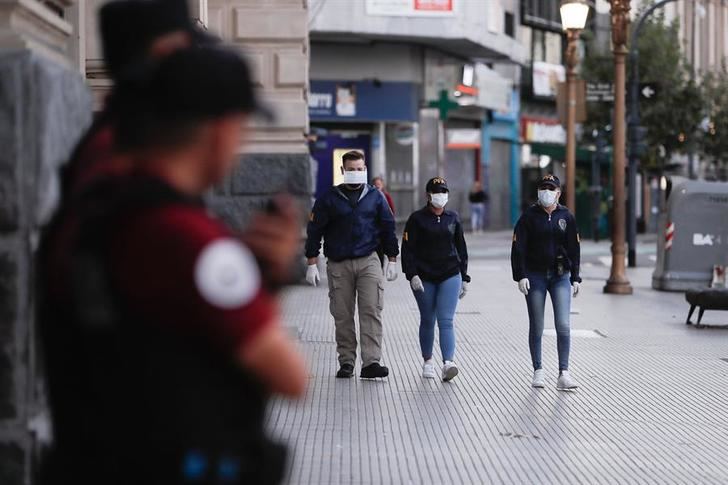 Sanidad aconseja a la población el uso de mascarillas higiénicas y dejar las quirúrgicas a sanitarios