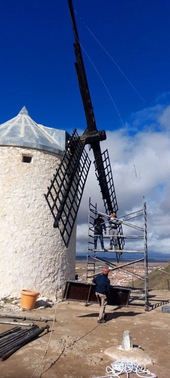 Consuegra inicia la restauración de sus emblemáticos molinos de viento