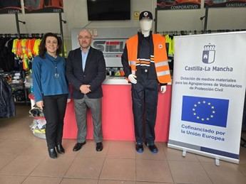 Distribución de 523 uniformes para voluntarios de Protección Civil en Castilla-La Mancha