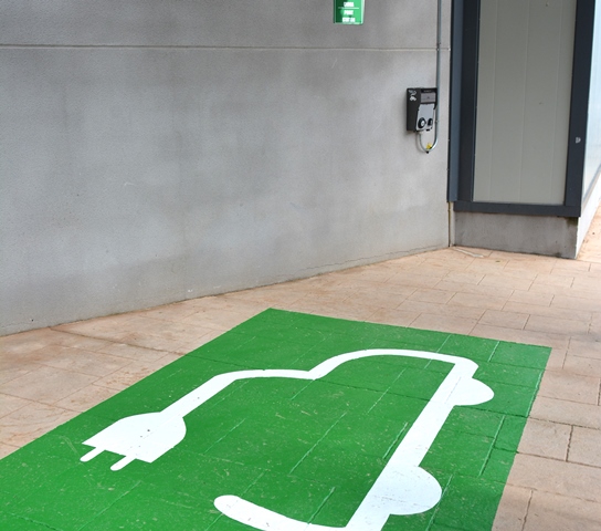 El Bonillo (Albacete) instala el primer cargador público de vehículos eléctricos en la provincia