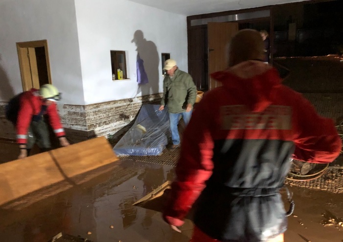 Así quedó una casa en Elche de la Sierra.