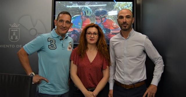 Recepción en el Ayuntamiento de Albacete a los protagonistas del Desafío de Paco, un reto solidario contra el cáncer infantil