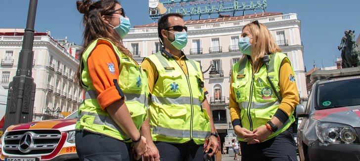 Los equipos de emergencias han trabajado en muchas comunidades para atender a personas afectadas por la ola de calor.