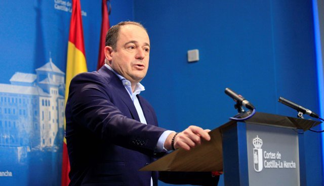 Saéz (PSOE) asegura que el PP solo se ocupa de luchas internas y ofrece propuestas a favor de Ciudadanos