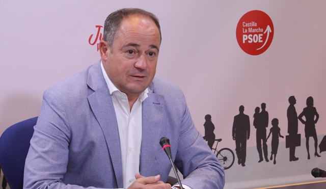 Emilio Sáez (PSOE) llama 'hipócrita' al PP por pedir más recursos y rechazar el nuevo déficit