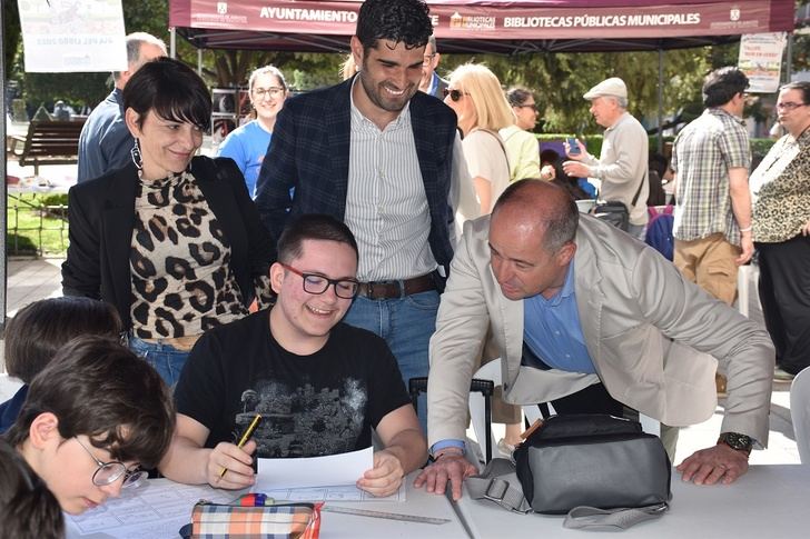 Emilio Sáez: 'En nuestras bibliotecas hay un libro al menos para todos los vecinos, contamos con casi 185.000 ejemplares'