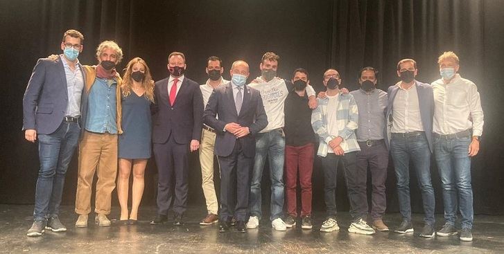 Emilio Sáez asiste en Madrid a la presentación del documental ‘La Cumbre es el Camino’