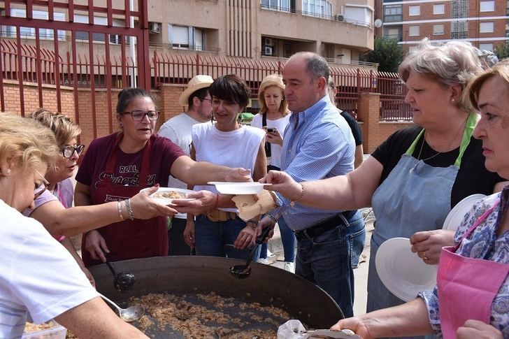 El barrio de El Pilar de Albacete continúa sus fiestas con la tradicional gazpachada