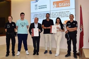 El alcalde de Albacete da la bienvenida al alumnado gitano interesado en el programa 'Promociona' de la FSG