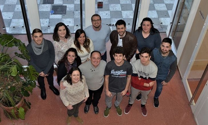 El candidato a la secretaría local del PSOE de Albacete con los jóvenes del partido