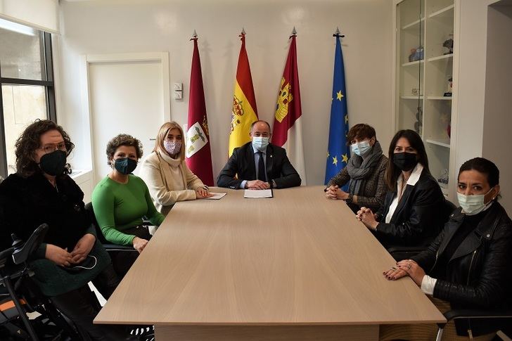 El alcalde reitera su compromiso con las mujeres empresarias de Albacete