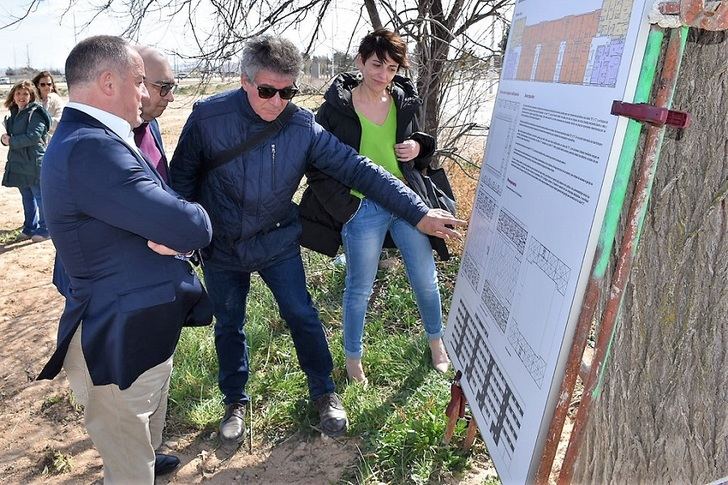 El alcalde de Albacete coloca la primera piedra de las 88 viviendas de promoción pública del Sector 10