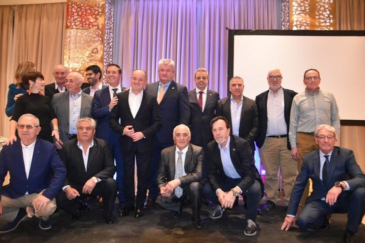 El alcalde de Albacete acompaña a la Asociación de Talleres en su cena de hermandad anual