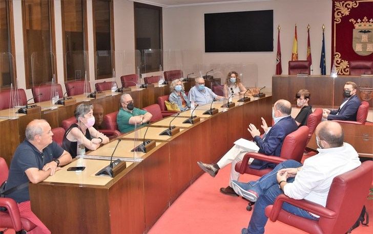 Las asociaciones vecinales dan su opinión al nuevo alcalde sobre las actividades de la próxima Feria de Albacete