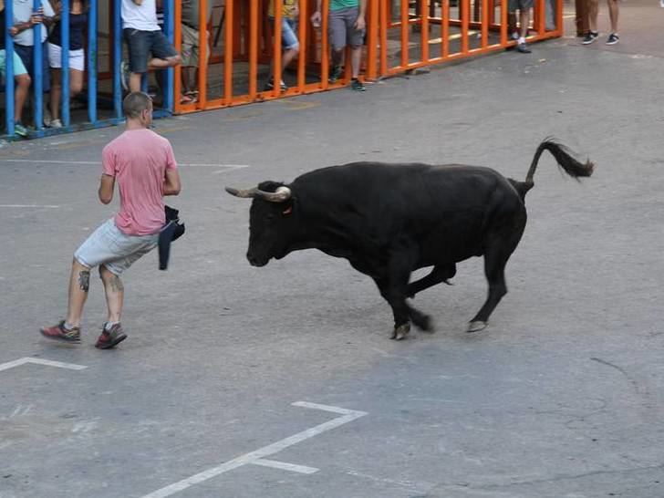 Muere un vecino de Albacete tras sufrir una cogida en los 'bous al carrer' de Picassent (Valencia)