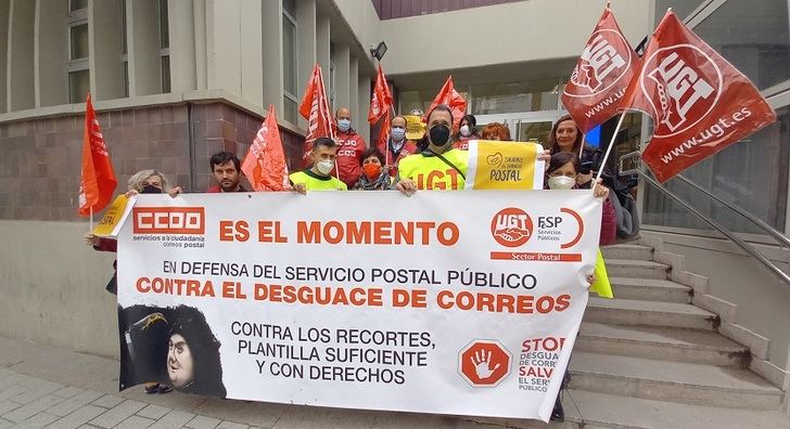 Delegados sindicales se encierran en la Jefatura de Correos de Albacete contra el 
