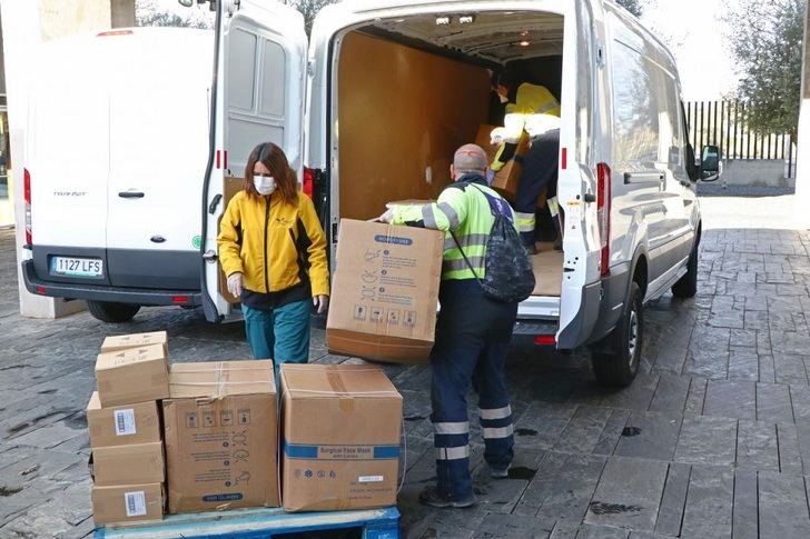 300.000 artículos de protección han llegado esta semana a los centros sanitarios de Castilla-La Mancha