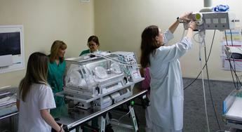 Nuevos equipos en el Hospital de Hellín optimizan la atención neonatal y los diagnósticos ginecológicos
