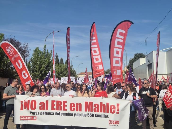 Masiva manifestación en Motilla del Palancar contra el ERE de Mahle que amenaza 550 empleos