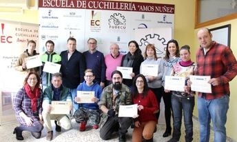 La cuchillería de Albacete sigue formando a jóvenes para garantizar el futuro del sector
