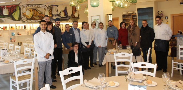 Visita municipal al Economato y la Escuela de Hostelería de Cáritas en Albacete