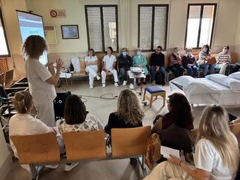 La Escuela de Familias del Hospital Virgen del Valle de Toledo: Apoyo para cuidadores de pacientes geriátricos