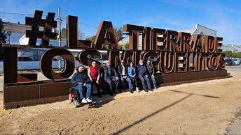 Satisfacción en La Roda entre los productores de Miguelitos, tras la inauguración de la escultura homenaje