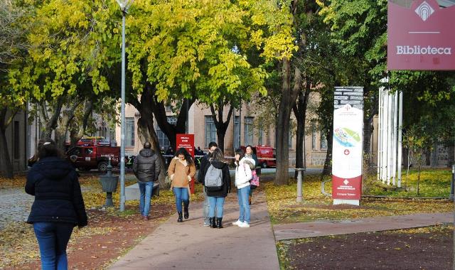 La Junta de Castilla-La Mancha recupera las becas de excelencia académica con una cuantía de 2.500 euros