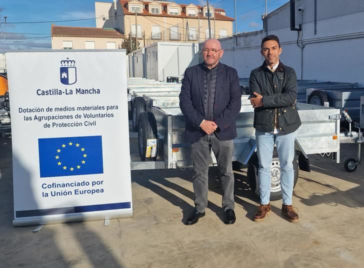 La Junta fortalece Protección Civil con la entrega de remolques y extendedoras de sal a 32 localidades