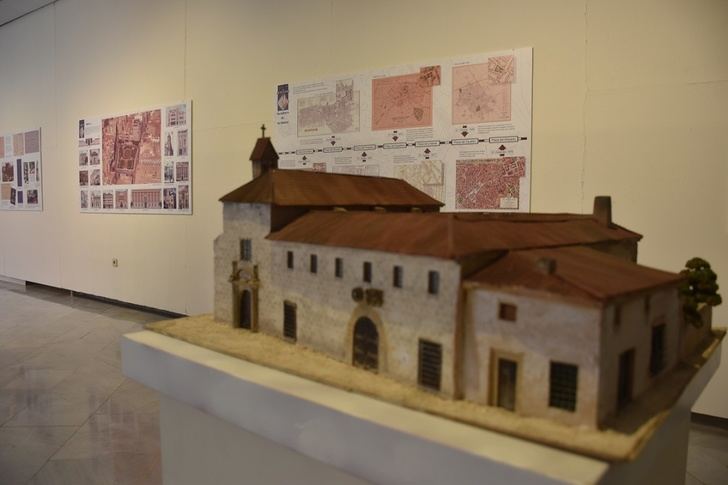 El Ayuntamiento Albacete ofrece visitas guiadas a la exposición sobre la plaza del Altozano desde este sábado