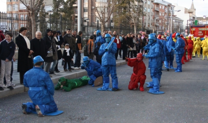 Arranca el Carnaval 2016 de La Roda con 14 comparsas y más de un millar de máscaras