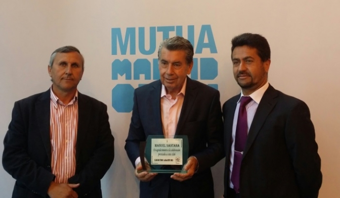 Manolo Santana recibe el homenaje del Club de Tenis Albacete con motivo del aniversario de su trofeo