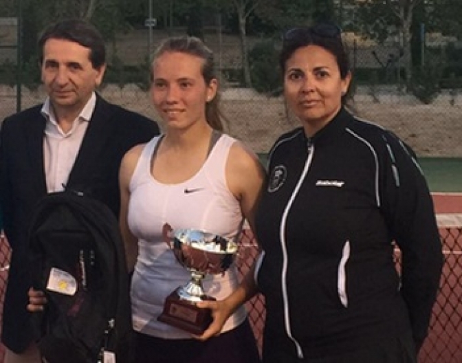Ainoha Garijo y Jaime Castillo son los nuevos campeones regionales júnior de tenis