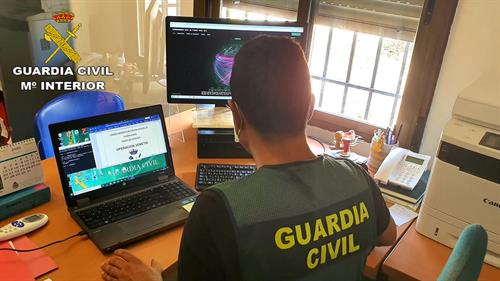La Guardia Civil de Guadalajara desmantela una organización criminal responsable de estafar 55.500 euros por internet