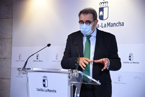 Castilla-La Mancha afirma que el confinamiento 'está encima de la mesa' pero quiere esperar resultados de medidas en marcha