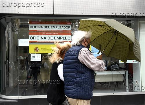 Los desempleados que hayan agotado prestaciones podrán solicitar el nuevo subsidio de 430 euros mensuales